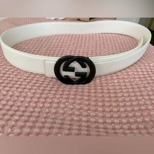 NOT AUTHENTIC Gucci Ivory Belt with Ebony Emblem